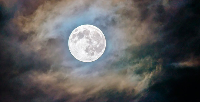 Сонник – Луна. К чему снится Луна